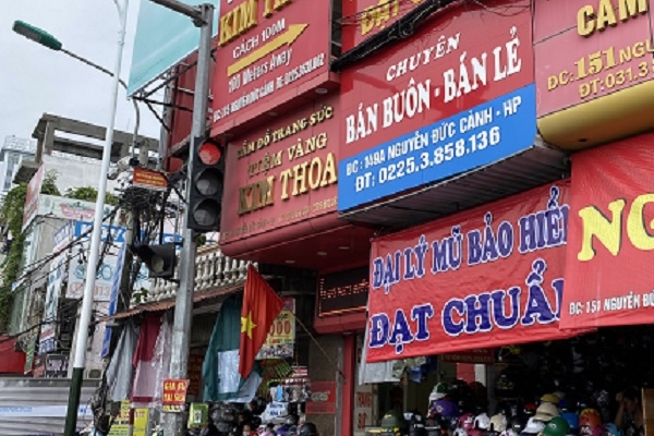 Hải Phòng: Mũ bảo hiểm không đạt chuẩn bày bán công khai trên các tuyến phố lớn Hải Phòng: Mũ bảo hiểm không đạt chuẩn bày bán công khai trên các tuyến phố lớn