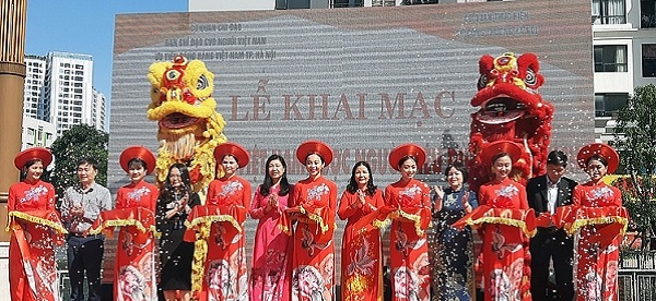 Hà Nội: Khai mạc Hội chợ hàng Việt Nam được người tiêu dùng yêu thích Hà Nội: Khai mạc Hội chợ hàng Việt Nam được người tiêu dùng yêu thích