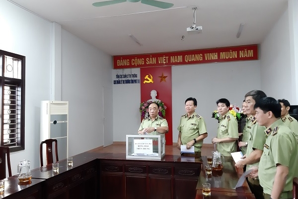 Cục QLTT tỉnh Phú Thọ ủng hộ đồng bào lũ lụt tại miền Trung số tiền 25 triệu đồng. Cục QLTT tỉnh Phú Thọ ủng hộ đồng bào lũ lụt tại miền Trung số tiền 25 triệu đồng.