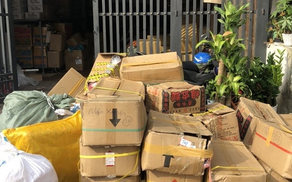 Bình Dương: Phát hiện hơn 1,3 tấn thực phẩm không rõ nguồn gốc xuất xứ Bình Dương: Phát hiện hơn 1,3 tấn thực phẩm không rõ nguồn gốc xuất xứ