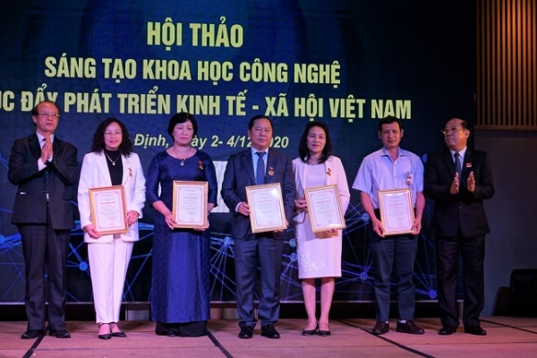 Hội thảo sáng tạo khoa học công nghệ thúc đẩy kinh tế - xã hội Việt Nam Hội thảo sáng tạo khoa học công nghệ thúc đẩy kinh tế - xã hội Việt Nam