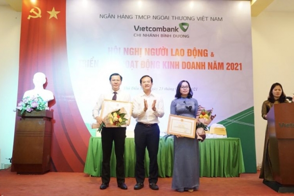 Bình Dương: Vietcombank hỗ trợ khách hàng 190 tỷ đồng do ảnh hưởng Covid -19