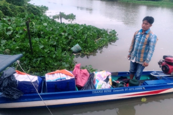 Bắt giữ phương tiện vận chuyển gần 2.000 gói thuốc lá điếu ngoại nhập lậu