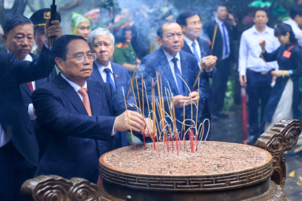Thủ tướng dự Quốc Giỗ, dâng hương tưởng niệm các Vua Hùng