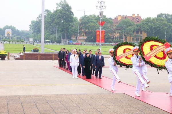 Kỷ niệm 70 năm Chiến thắng Điện Biên Phủ: Lãnh đạo Đảng, Nhà nước vào Lăng viếng Chủ tịch Hồ Chí Minh