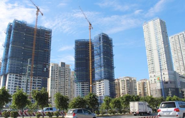 Khi hơn nửa vốn hóa thị trường nằm trong ngân hàng và bất động sản