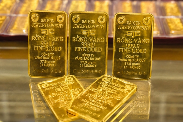 Giá vàng hôm nay 21/8: Trong nước giữ nguyên, thế giới giảm 0.9%