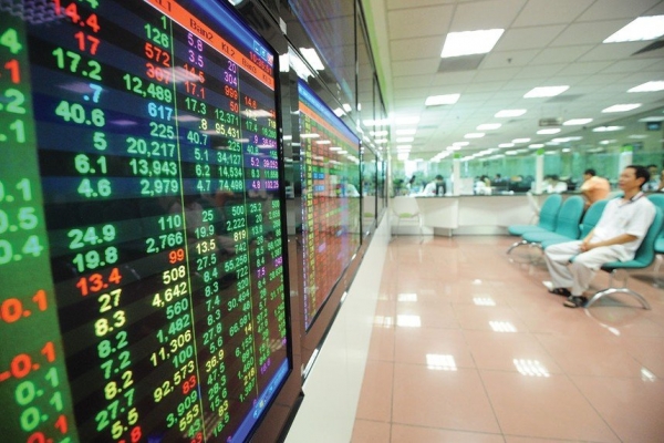 Chứng khoán phiên chiều 25/8: Áp lực bán lan rộng, VN-Index vẫn nối dài đà tăng