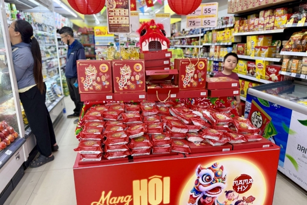 Bánh Trung thu 2026: Từ chục nghìn đến hàng triệu đồng, người mua đang trả tiền cho điều gì?