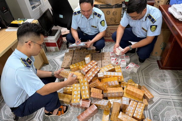 Tăng cường công tác đấu tranh chống buôn lậu, gian lận thương mại và hàng giả