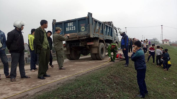 Hà Nội: Sau va chạm với xe ben, 2 nữ sinh một người tử vong, một người nguy kịch - Hình 2