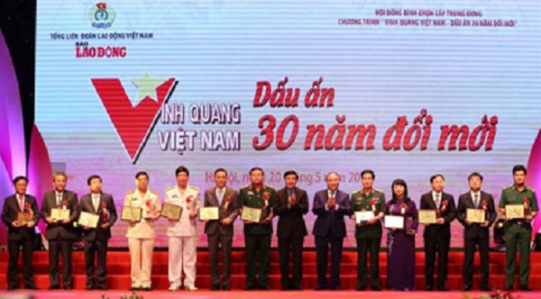 “Vinh quang Việt Nam - Dấu ấn 30 năm đổi mới”: Vinh danh 30 tập thể, cá nhân “Vinh quang Việt Nam - Dấu ấn 30 năm đổi mới”: Vinh danh 30 tập thể, cá nhân