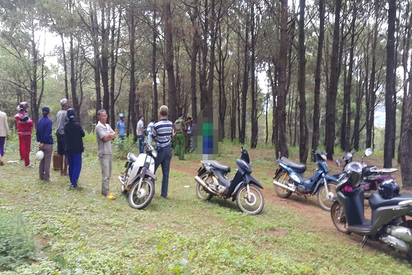 Gia Lai: Một người đàn ông chết trong tư thế treo cổ tại đồi thông - Hình 1