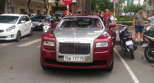 Đại gia Huế chơi Rolls-Royce Ghost biển ngũ quý 1 hơn 11 tỷ đồng - Hình 2