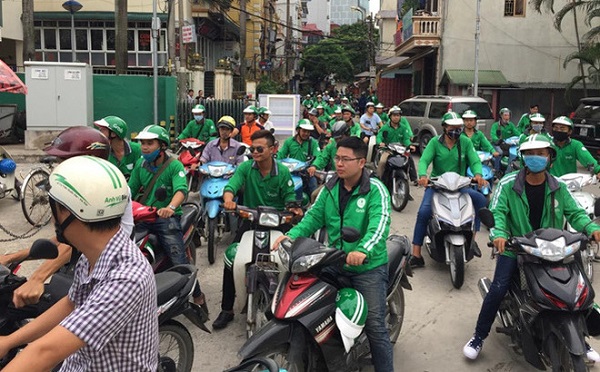 Sau khi mua lại Uber, cước Grap tăng chóng mặt - Hình 1