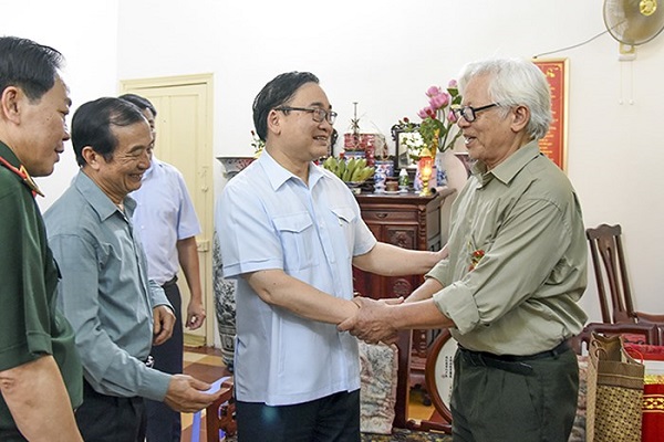 Hà Nội: Bí thư Thành ủy thăm hỏi các gia đình chính sách, thương binh tiêu biểu - Hình 2