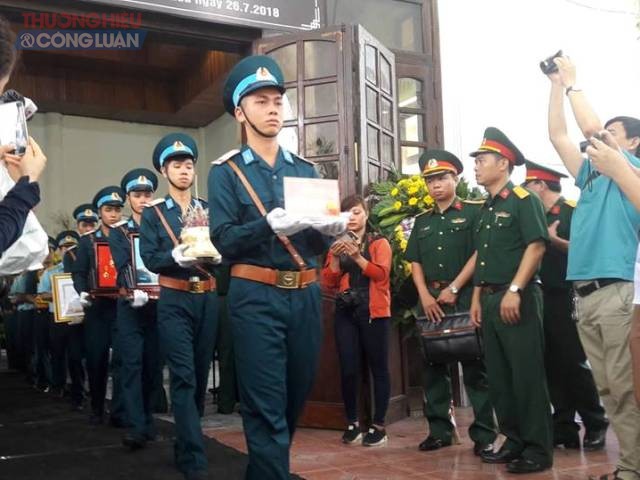 Nghệ An: Lễ truy điệu hai phi công SU-22U hy sinh khi làm nhiệm vụ - Hình 2