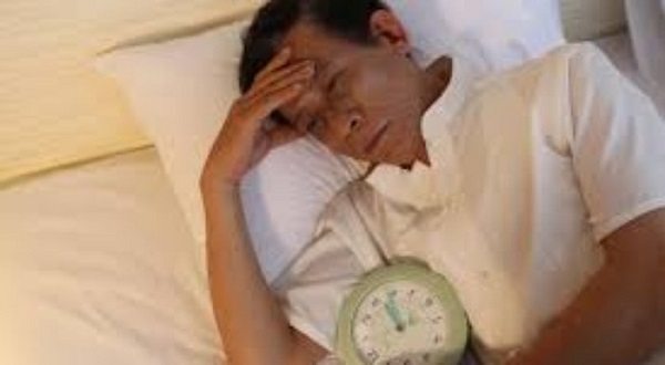 Nguyên nhân gây mất ngủ ở người già và cách khắc phục