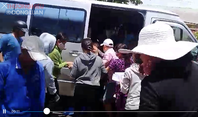 Trà Vinh: Dân bức xúc vì bị chánh thanh tra thị xã bắt - quẳng người lên xe gây chấn thương