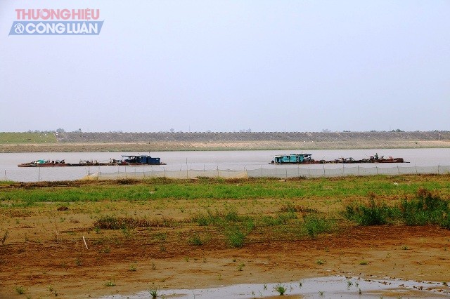 Thanh Hóa: Cát tặc đua nhau oanh tạc sông Mã, việc xử lý còn nan giải? - Hình 2