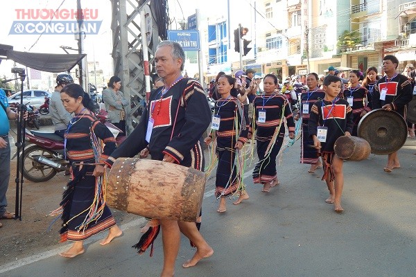 Lễ hội đường phố rực rỡ sắc màu văn hóa tại “Festival văn hóa cồng chiêng Tây Nguyên 2018” - Hình 10