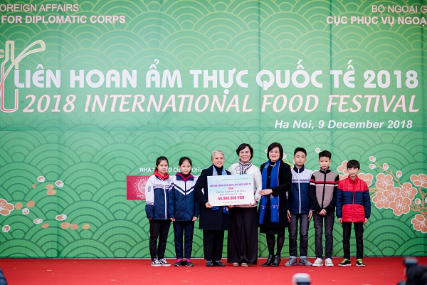 Sao Thái Dương: “Đồng hành thiện nguyện – Gắn kết yêu thương” tại Liên hoan ẩm thực quốc tế 2018 - Hình 1