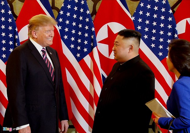 Những khoảnh khắc trong cú bắt tay lịch sử Trump - Kim ở Hà Nội - Hình 4