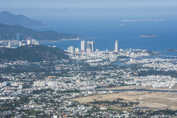 Lung Linh TP.Nha Trang (Khánh Hòa) từ đỉnh núi Chín Khúc - Hình 2