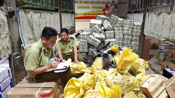 Lạng Sơn: Phát hiện hàng loạt phụ tùng ô tô tải do nước ngoài sản xuất không hóa đơn chứng từ - Hình 1