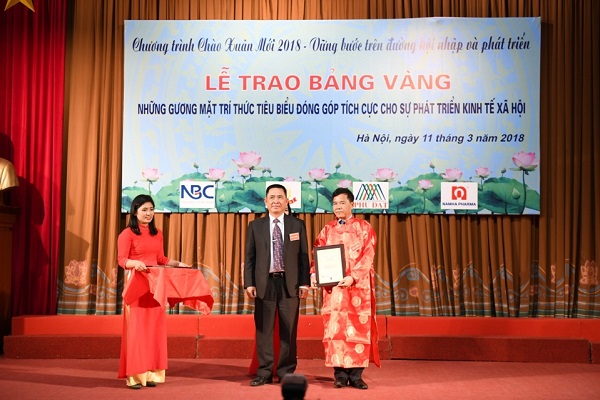 Với những đóng góp tích cực cho sự phát triển kinh tế xã hội, Chủ tịch HĐQT kiêm TGĐ Vũ Văn Trường được tôn vinh