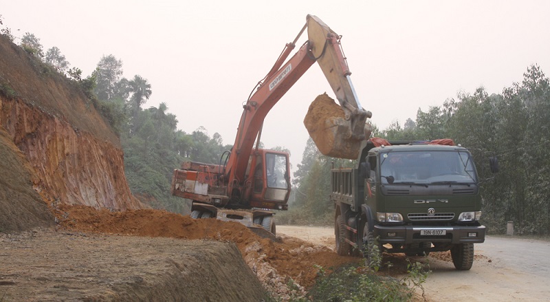 từng bước hoàn thiện hệ thống cơ sở hạ tầng, khơi dậy ý chí vươn lên thoát nghèo, nâng cao đời sống vật chất, tinh thần cho người dân miền sơn cước.