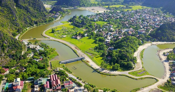 Dự án Sào Khê (Ninh Bình) cũng từng gây nóng nghị trường Quốc hội năm 2018 khi đội vốn 36 lần. Hay một công trình nạo vét tuyến sông chưa đầy 3km khác ở Ninh Bình cũng được tỉnh này phê duyệt cách đây hơn 10 năm, sau nhiều lần điều chỉnh, bổ sung, dự án đội vốn lên tới 40 lần.