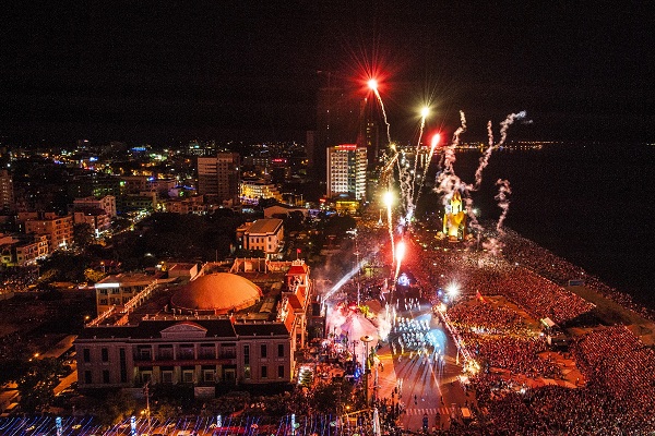 Quảng trường 2/4 đêm Festival Biển Nha Trang