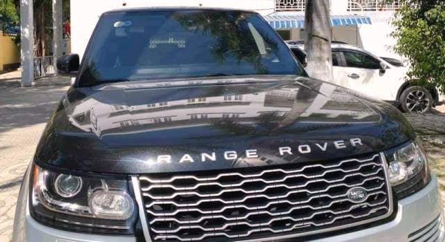 Tạm giữ xe sang Range Rover