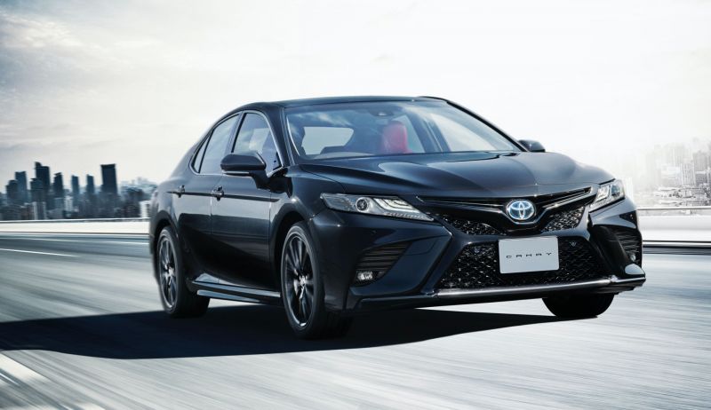 Toyota Camry Black Edition mang đến diện mạo bên ngoài tối màu hơn kết hợp với các trang bị thể thao và nội thất cao cấp hơn