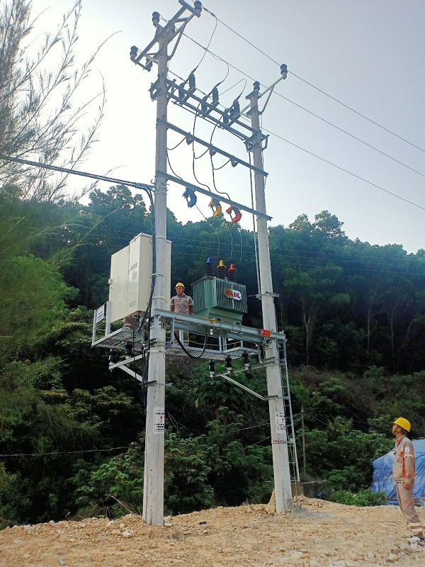 Trạm biến áp Trần Đông 1(180kVA -22/,04 kV) trạm đầu tiên có điện lưới Quốc gia ngay sau khi Ông Nguyễn Xuân Ký Bí thư Tỉnh ủy, Chủ tịch HĐND tỉnh Quảng Ninh phát lệnh đóng điện