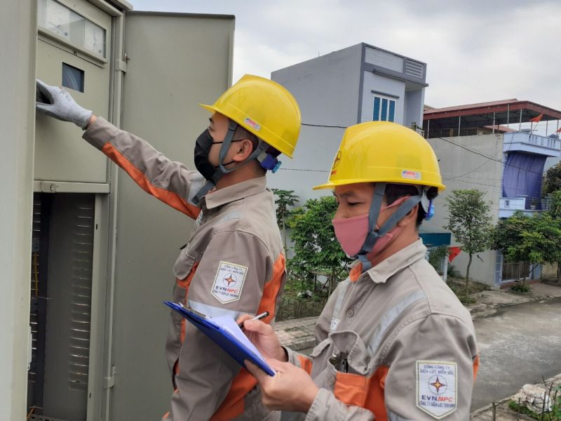 Điện lực Thành Phố Thái Bình kiểm tra hệ thống điện cấp cho nhà Văn hóa lao động