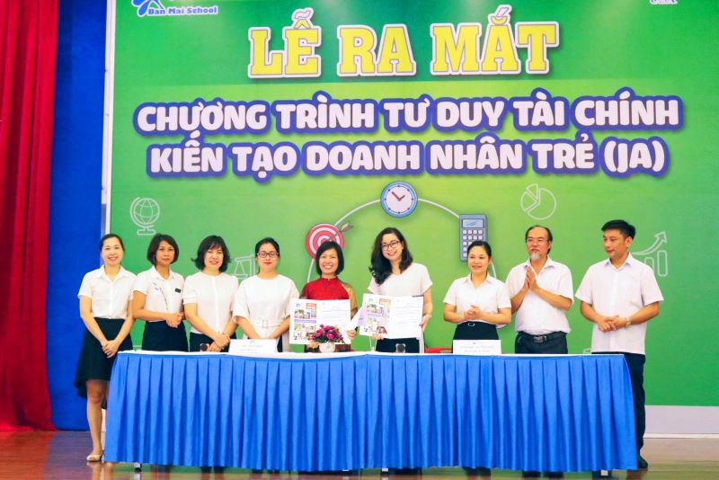 Lễ ký kết hợp tác chương trình Tư duy tài chính - giữa Ban Mai school và JA Việt Nam