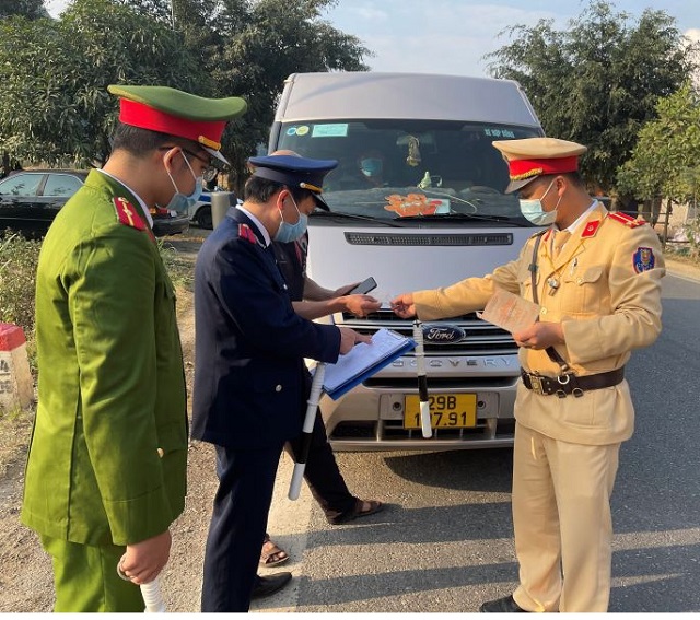 Trạm kiểm soát liên ngành phòng chống dịch COVID -19 trên đường Hồ Chí Minh dịp trước Tết Nguyên đán Tân Sửu 2021.