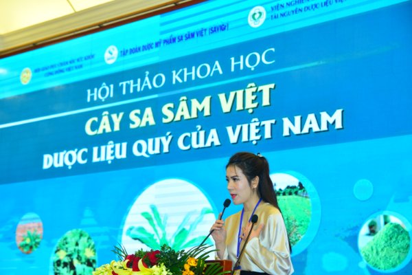 CEO Đinh Thiên Lý - Tổng Giám đốc Công ty Lycosme Việt Nam phát biểu tại Hội thảo khoa học về cây sa sâm Việt