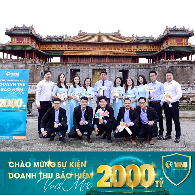 VNI Huế chào mừng VNI vượt mốc doanh thu bảo hiểm 2000 tỷ