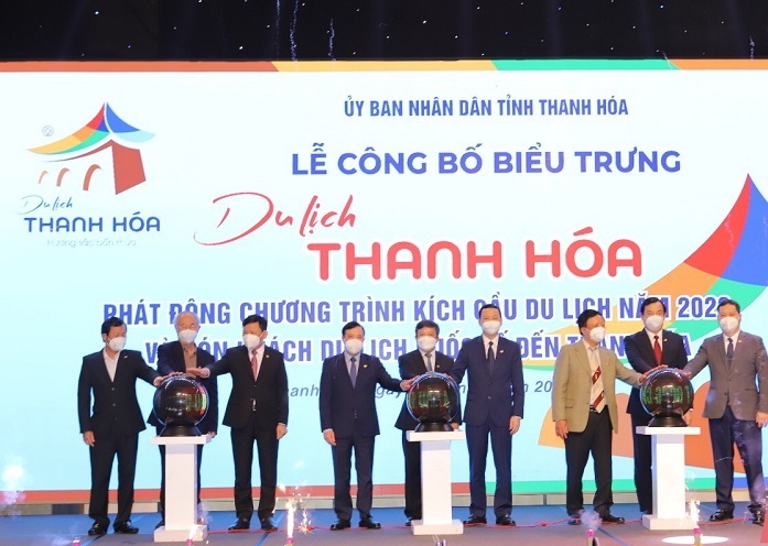 Các đồng chí lãnh đạo Trung ương và địa phương đã thực hiện nghi thức nhấn nút phát động chương trình