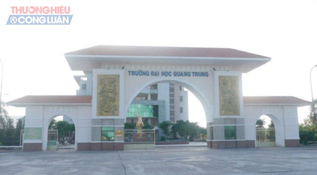 Đại học Quang Trung là một trong những trường đại học, cao đẳng ở Bình Định có nhiều nỗ lực trong việc hợp tác với DN để đào tạo sinh viên. Trong ảnh: Cổng chính Trường Đại học Quang Trung.