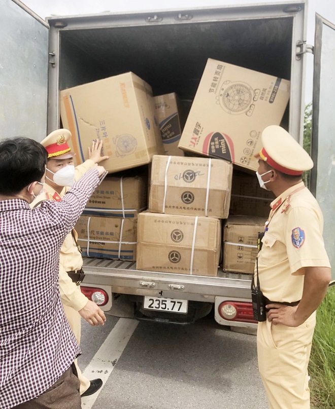 Công an TP. Bắc Giang phát hiện nhiều ô tô vận chuyển hàng nhập lậu