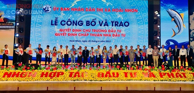 Lễ công bố, trao quyết định chủ trương đầu tư, quyết định chấp thận nhà đầu tư cho DN.