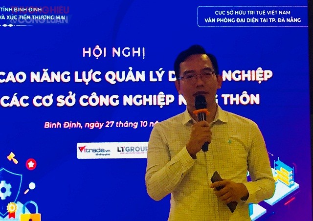 Ông Võ Văn Khanh giới thiệu chuyên đề “Những lưu ‎ý trong quản trị sản xuất và đầu ra sản phẩm”.