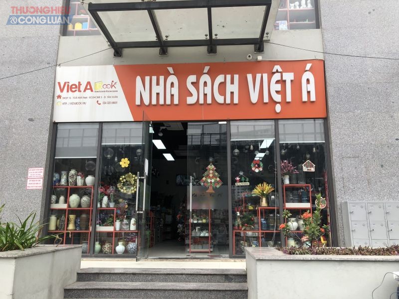 Ngày 23/11, phóng viên có mặt tại Nhà sách Việt Á để ghi nhận thực tế.