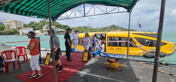 Khách trên tàu Seven Seas Explorer lên bờ đi thăm quan thành phố Nha Trang