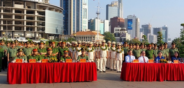 Các đại biểu tham dự lễ tuyên dương