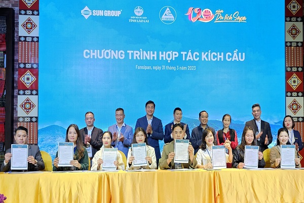 Các doanh nghiệp kinh doanh dịch vụ du lịch tại Sa Pa ký kết, hợp tác kích cầu du lịch năm 2023